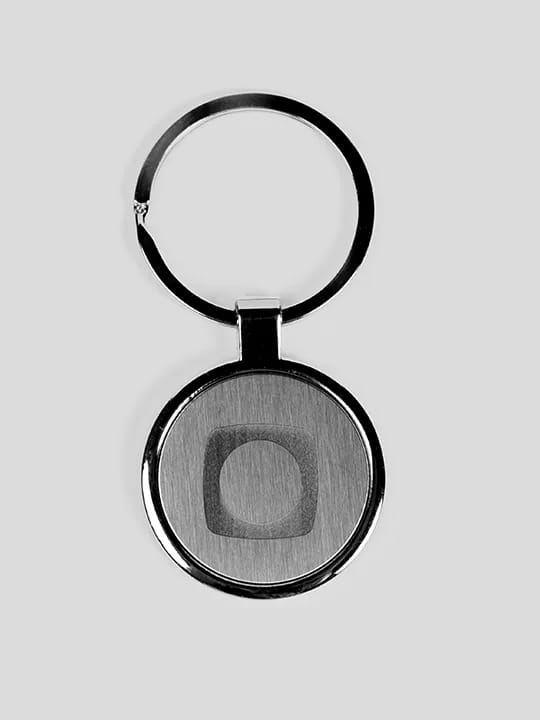 Impressione com o Chaveiro Metal Executivo Personalizado. Design elegante e durabilidade superior, perfeito para brindes corporativos que reforçam a identidade da sua empresa.