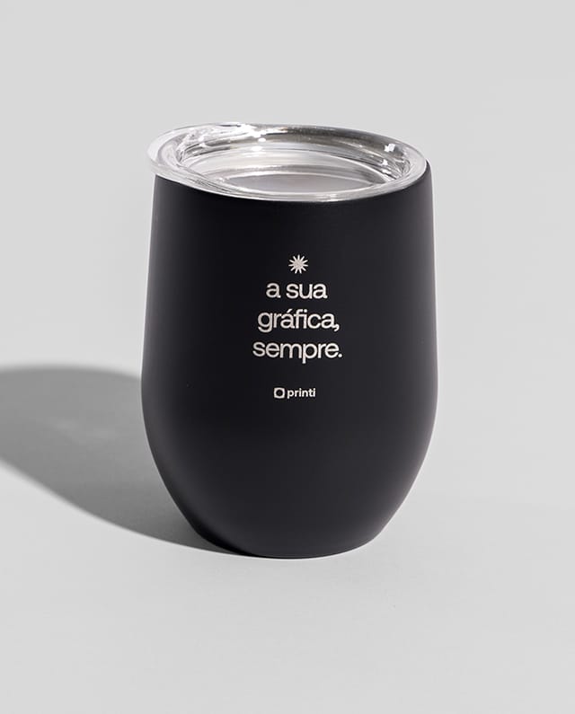 O Copo Térmico Personalizado 400 ml é muito mais do que um simples recipiente para bebidas. Ele é o companheiro ideal para os viajantes frequentes que desejam desfrutar de uma bebida quente ou gelada durante suas jornadas.