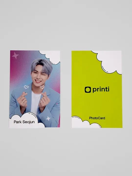 Photocard personalizado com sua arte. Ideal para colecionáveis, eventos, fandoms e ações promocionais.