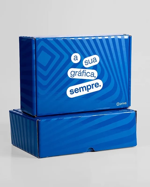 Embalagem para correios com cobertura em verniz para mais brilho e durabilidade.