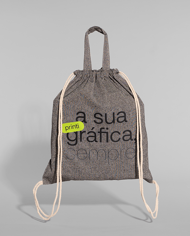 Mochila Saco em Algodão Reciclado: escolha sustentável com design moderno e prático. Ideal para brindes e ações ecológicas!