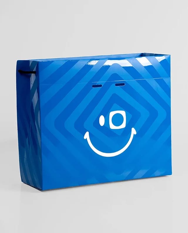 Sacolas teepee com verniz ideal para embalar presentes e usar em eventos especiais. Atenção: diferente das sacolas comuns, a Sacola Teepee é enviada desmontada.