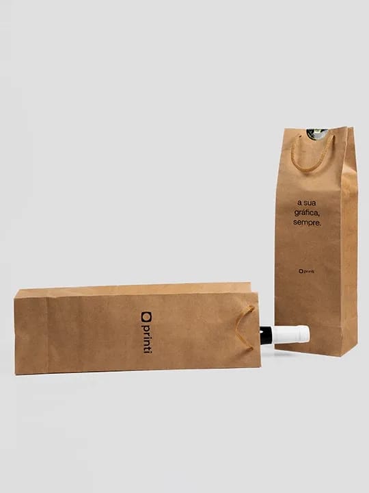 Personalize sua sacola de papel para garrafa com sua marca. Ideal para presentes, lojas, restaurantes, eventos e ações promocionais.