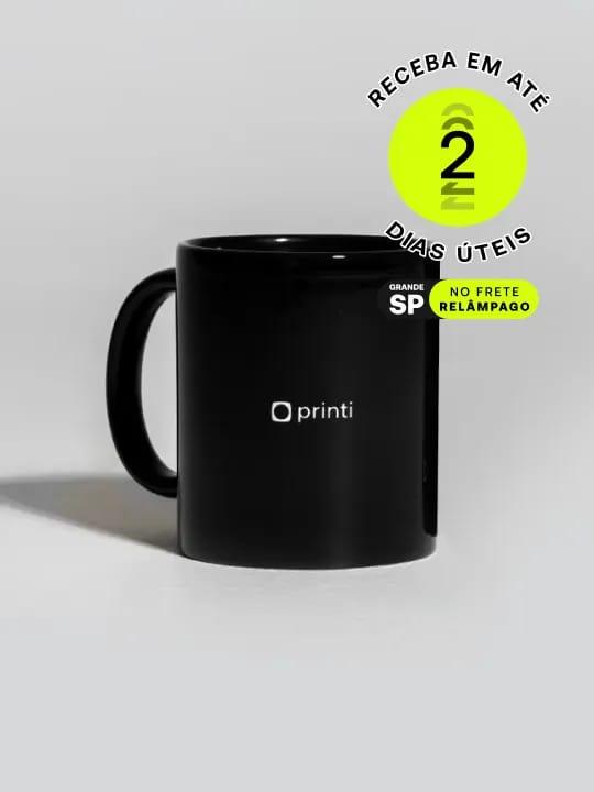 Caneca Preta Personalizada de alta qualidade para fidelização de clientes, com design criativo e personalização impecável.