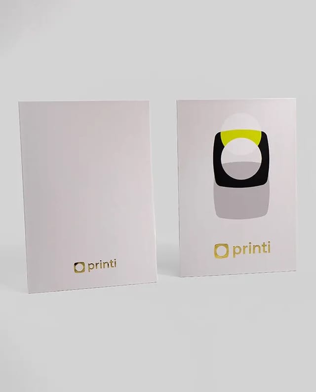 Personalize capas e contra capas com a sua arte. Ideal para encadernações profissionais, relatórios e portfólios. Diversos acabamentos disponíveis.