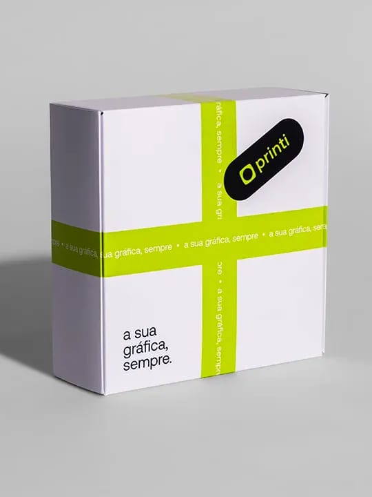 Embalagem basculante versátil para alimentos, cosméticos e brinquedos, disponível em Kraft, Reciclato ou cartão 300g. Personalizável.
