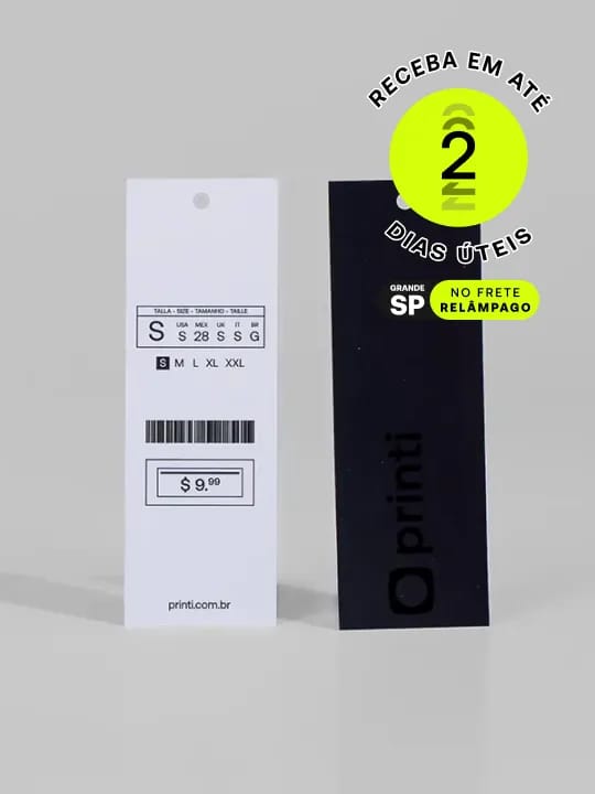 Tags para roupas personalizadas com impressão profissional, ideais para marcas que valorizam identidade e qualidade.